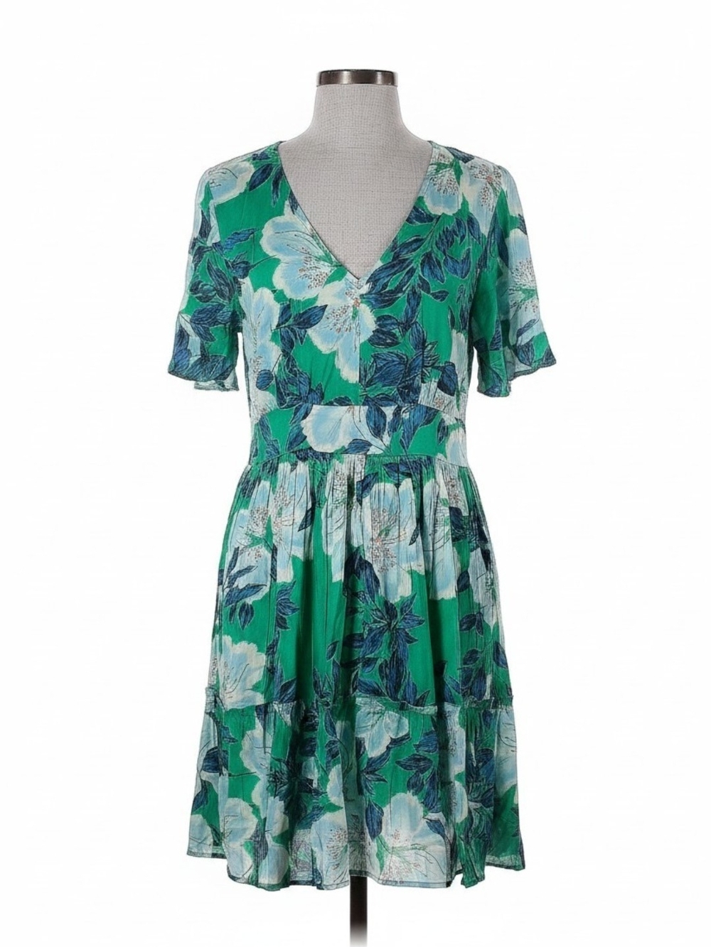 Green Floral V-Neck Knee-Length Tiered Dress - Size Medium